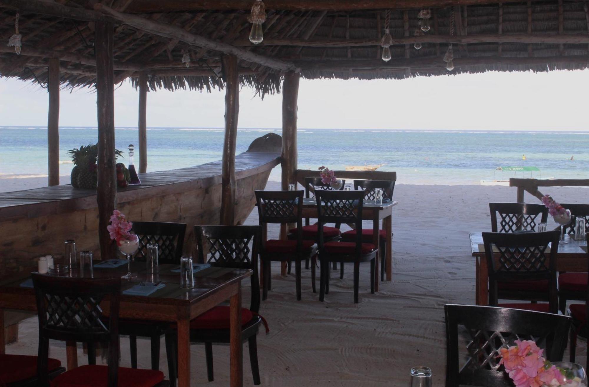 Bianco Azzurro Hotel & Restaurant Làng Làng Pwani Mchangani Ngoại thất bức ảnh